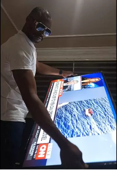 A picture of a 43 inc TV working without external power source